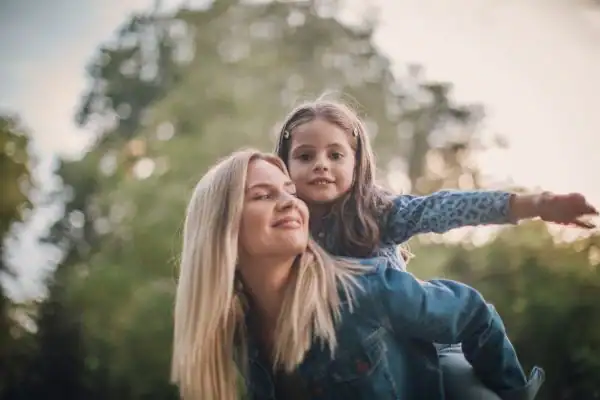 happy mum and daughter following mediation to resolve parental alienation Enfield